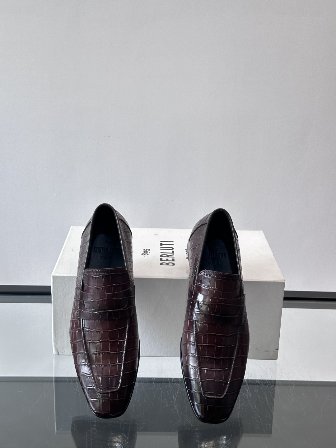Berluti/布鲁提高端真皮大底正装皮鞋，采用进口牛皮鞋面 柔软有型，手工改色工艺，低调奢华气质，舒适