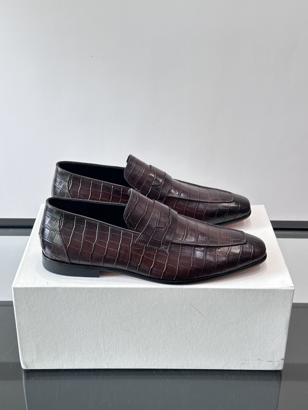 Berluti/布鲁提高端真皮大底正装皮鞋，采用进口牛皮鞋面 柔软有型，手工改色工艺，低调奢华气质，舒适