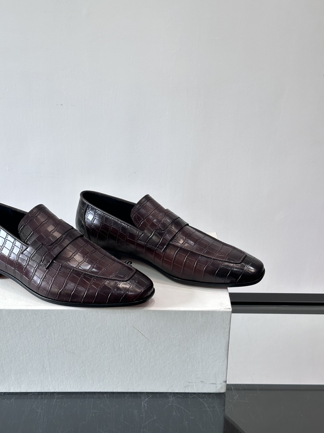 Berluti/布鲁提高端真皮大底正装皮鞋，采用进口牛皮鞋面 柔软有型，手工改色工艺，低调奢华气质，舒适