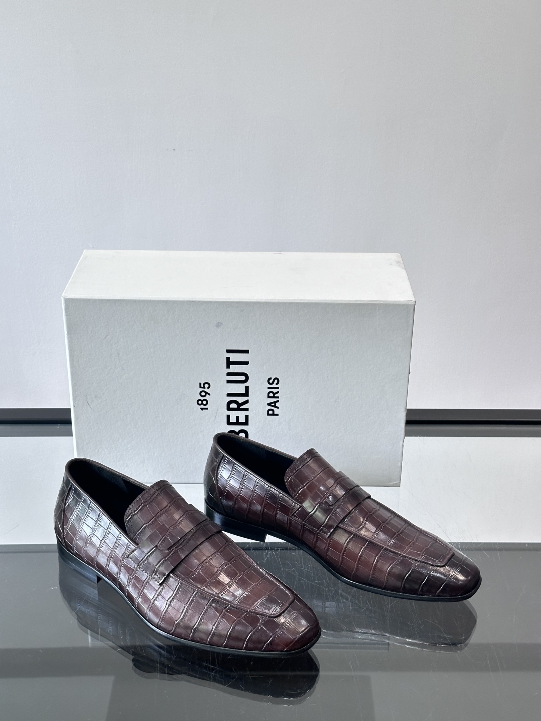 Berluti/布鲁提高端真皮大底正装皮鞋，采用进口牛皮鞋面 柔软有型，手工改色工艺，低调奢华气质，舒适
