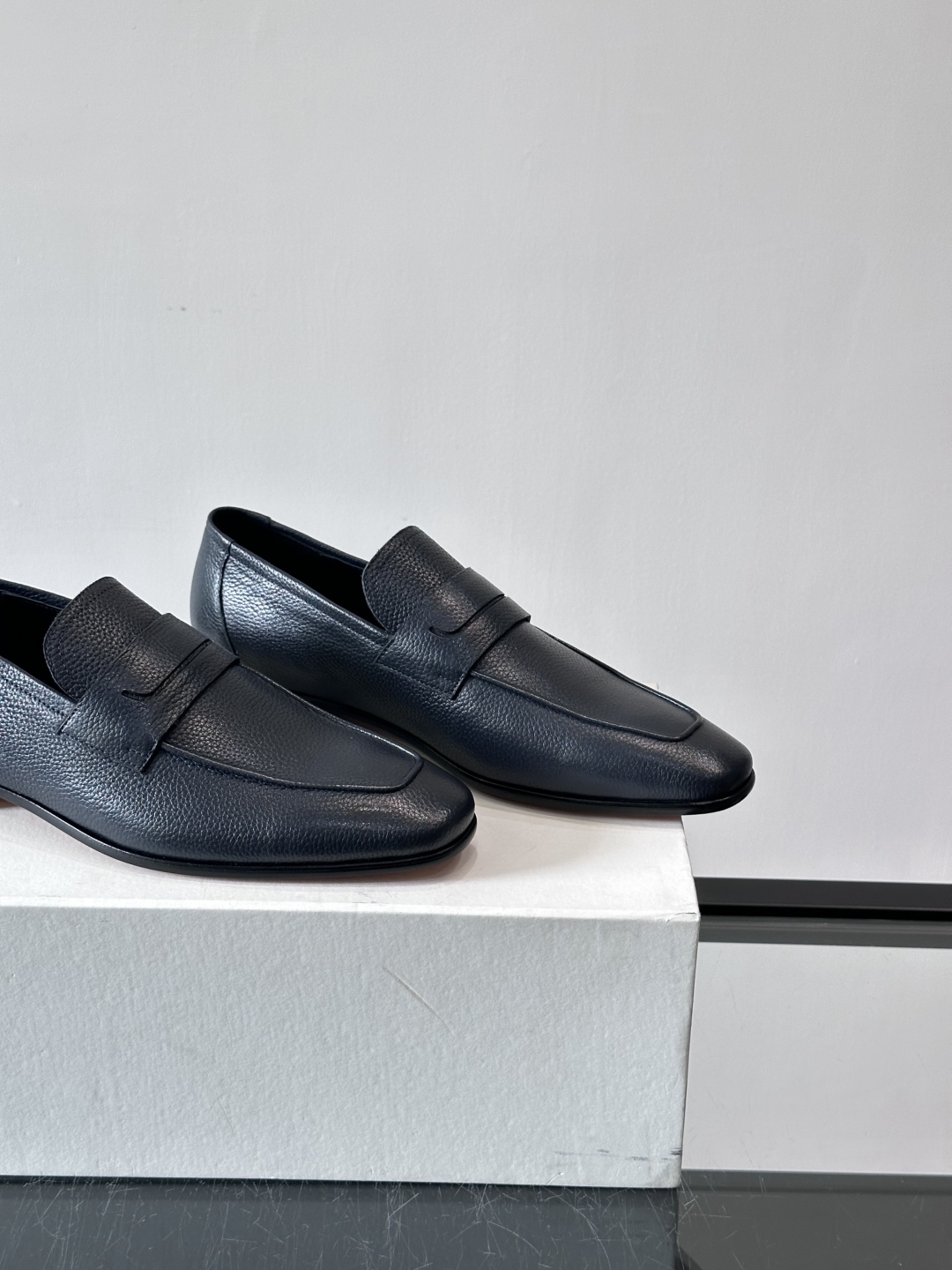 Berluti/布鲁提高端真皮大底正装皮鞋，采用进口牛皮鞋面 柔软有型，手工改色工艺，低调奢华气质，舒适