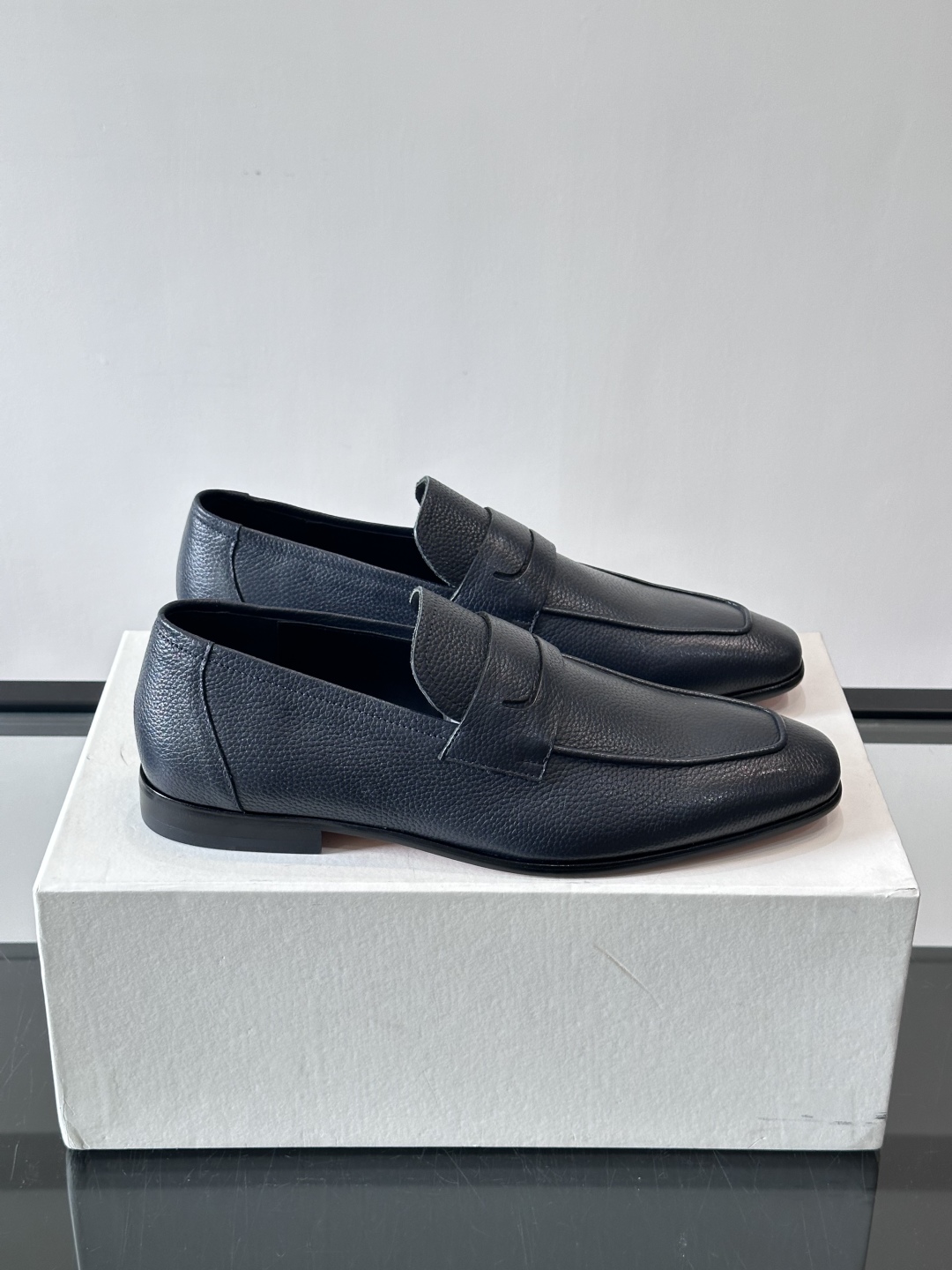 Berluti/布鲁提高端真皮大底正装皮鞋，采用进口牛皮鞋面 柔软有型，手工改色工艺，低调奢华气质，舒适