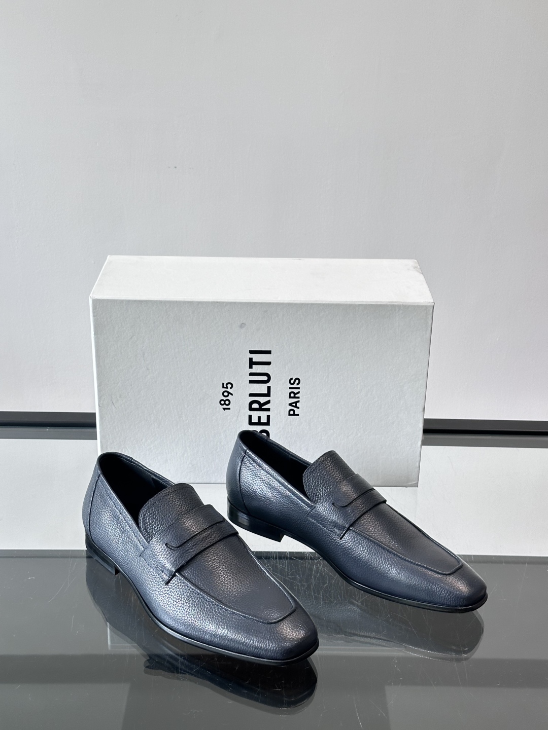 Berluti/布鲁提高端真皮大底正装皮鞋，采用进口牛皮鞋面 柔软有型，手工改色工艺，低调奢华气质，舒适