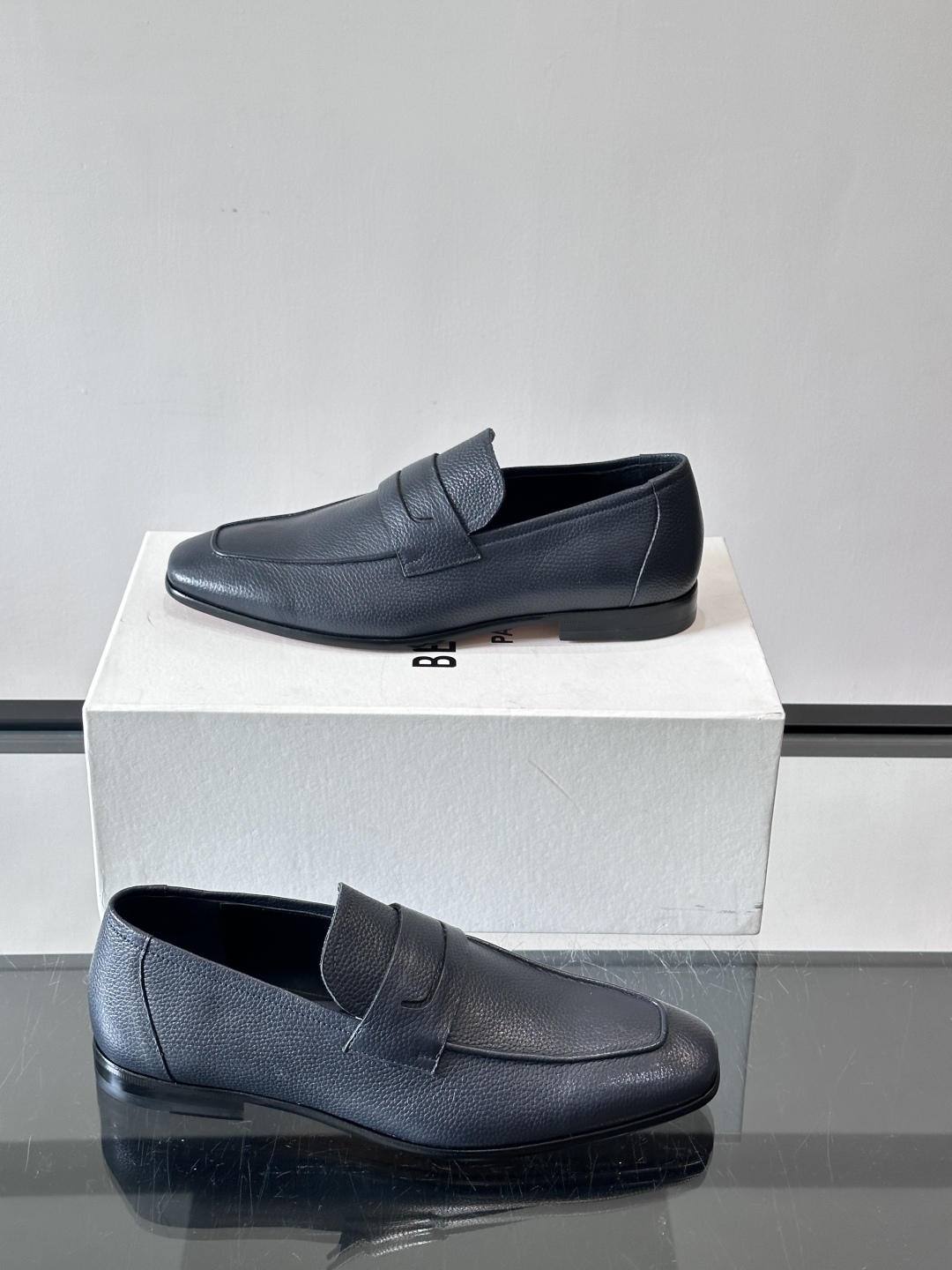 Berluti/布鲁提高端真皮大底正装皮鞋，采用进口牛皮鞋面 柔软有型，手工改色工艺，低调奢华气质，舒适