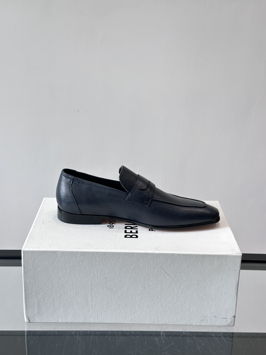Berluti/布鲁提高端真皮大底正装皮鞋，采用进口牛皮鞋面 柔软有型，手工改色工艺，低调奢华气质，舒适