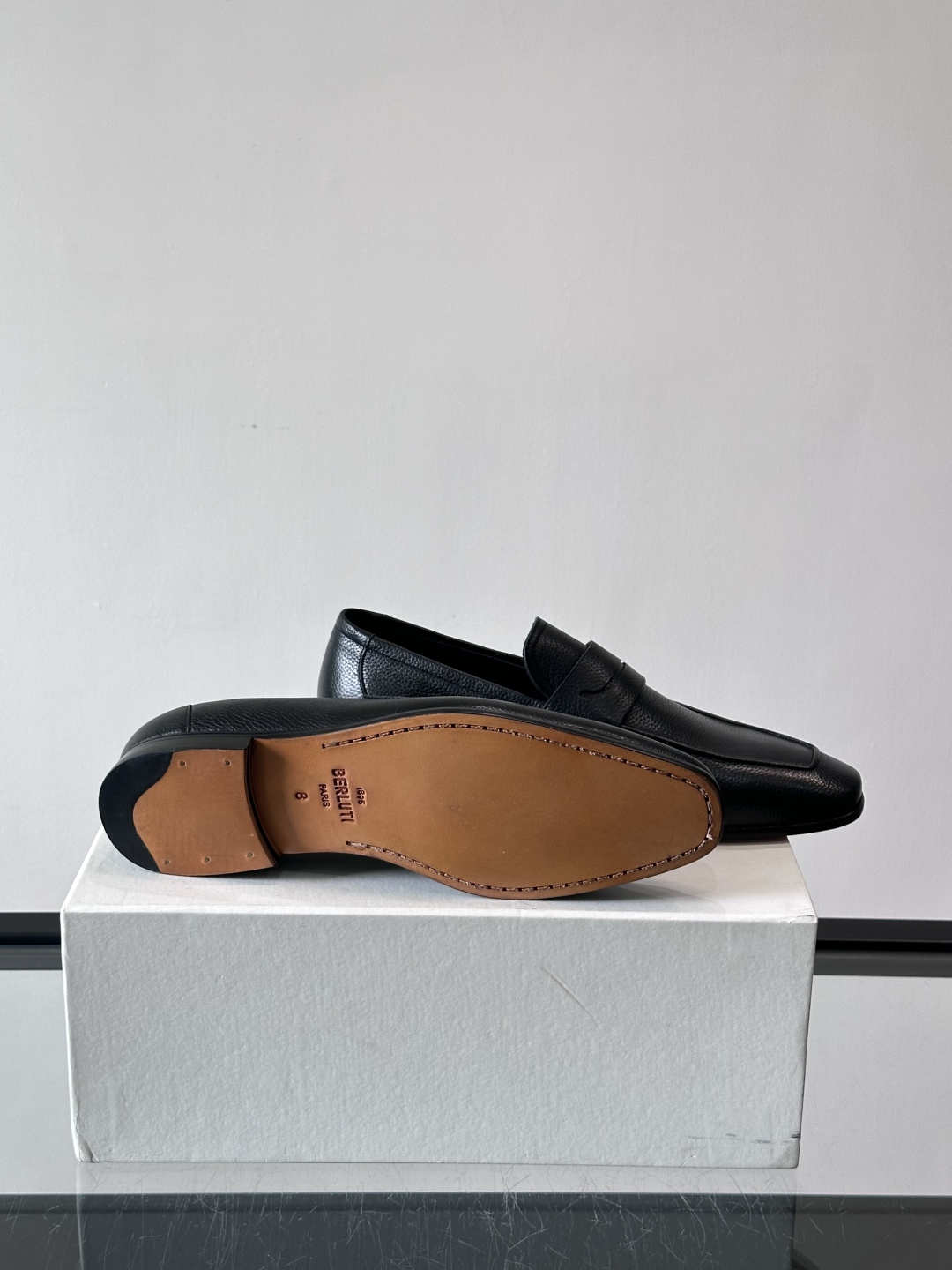 Berluti/布鲁提高端真皮大底正装皮鞋，采用进口牛皮鞋面 柔软有型，手工改色工艺，低调奢华气质，舒适