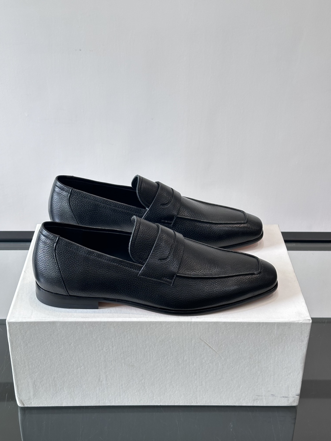 Berluti/布鲁提高端真皮大底正装皮鞋，采用进口牛皮鞋面 柔软有型，手工改色工艺，低调奢华气质，舒适