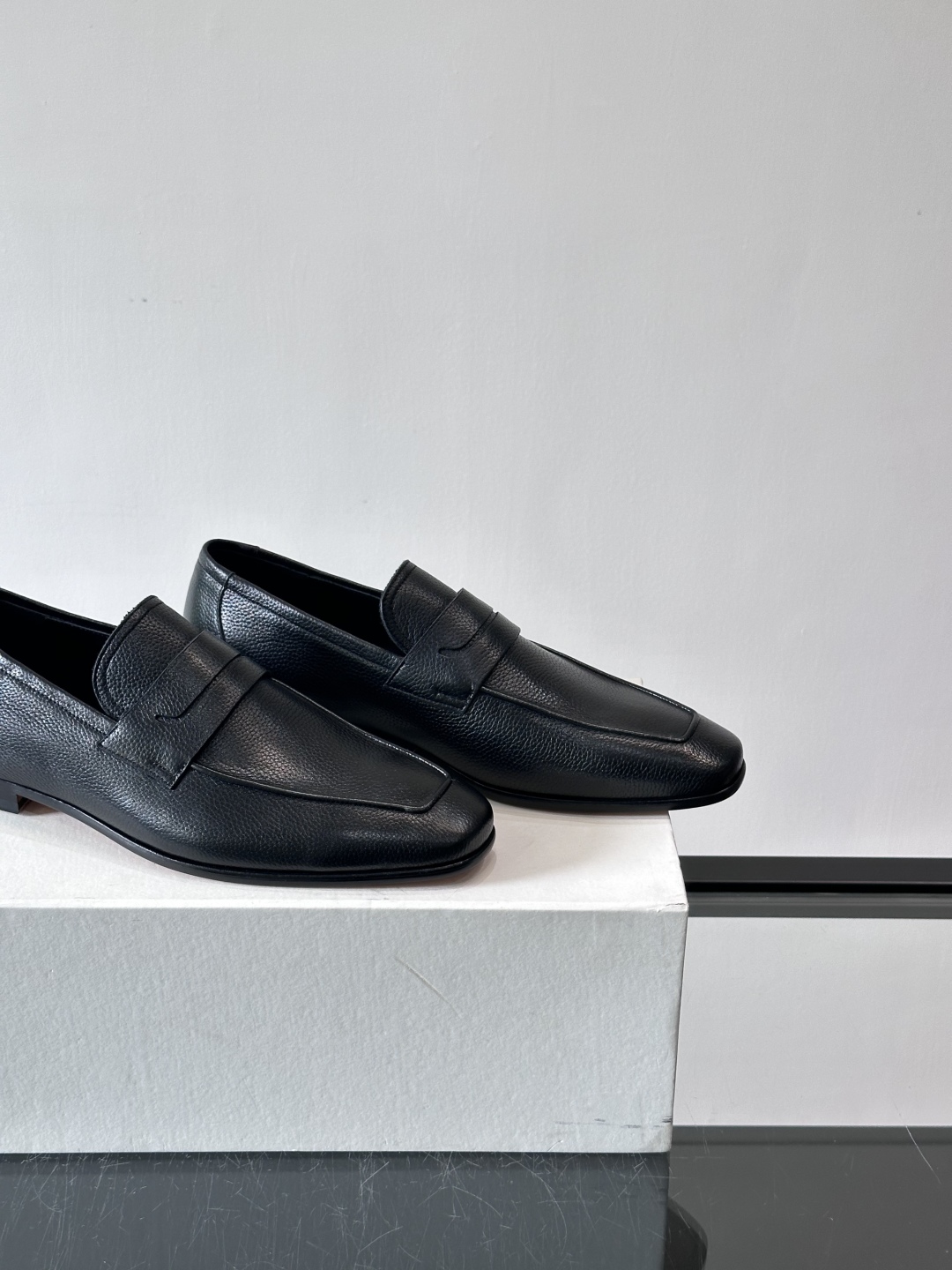 Berluti/布鲁提高端真皮大底正装皮鞋，采用进口牛皮鞋面 柔软有型，手工改色工艺，低调奢华气质，舒适