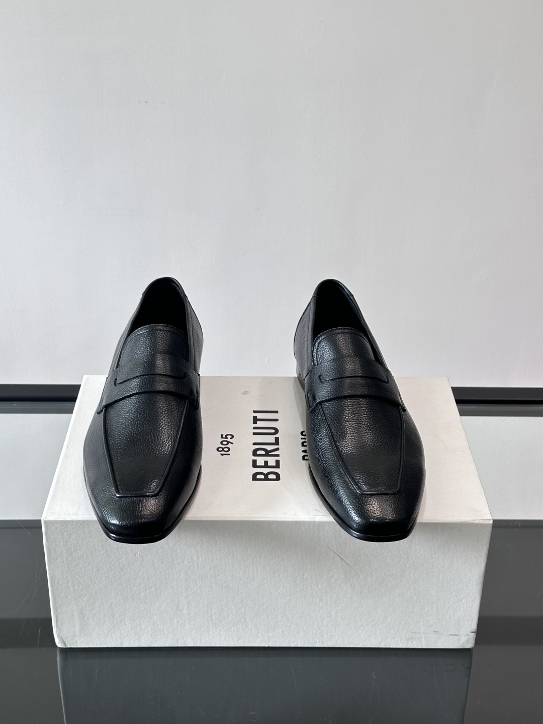 Berluti/布鲁提高端真皮大底正装皮鞋，采用进口牛皮鞋面 柔软有型，手工改色工艺，低调奢华气质，舒适