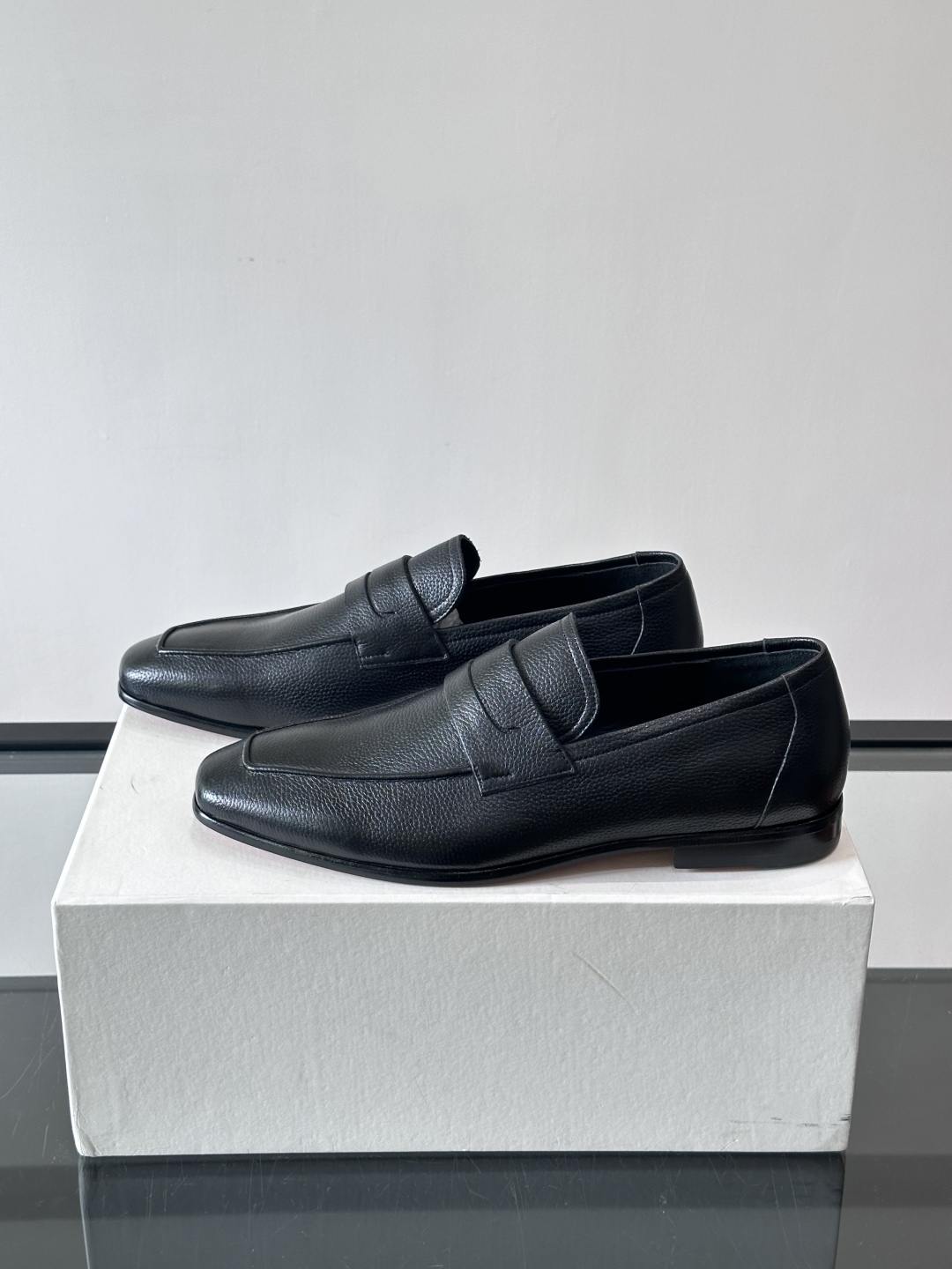 Berluti/布鲁提高端真皮大底正装皮鞋，采用进口牛皮鞋面 柔软有型，手工改色工艺，低调奢华气质，舒适