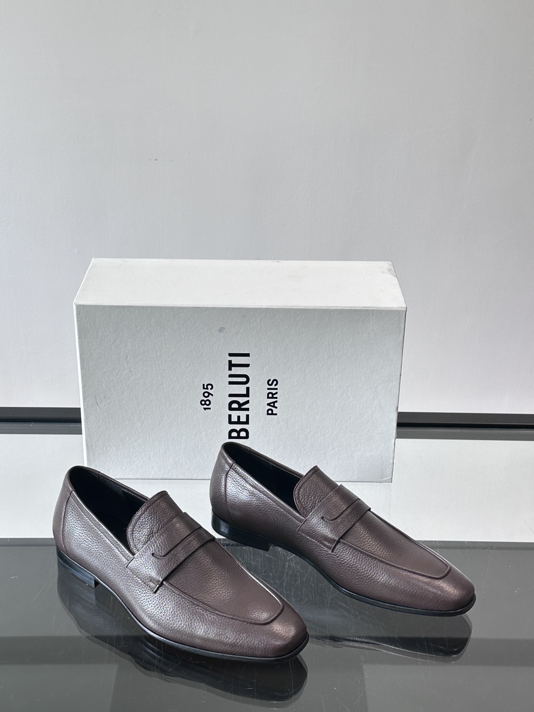 Berluti/布鲁提高端真皮大底正装皮鞋，采用进口牛皮鞋面 柔软有型，手工改色工艺，低调奢华气质，舒适