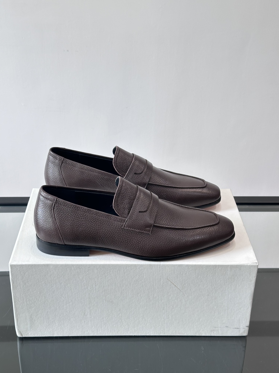 Berluti/布鲁提高端真皮大底正装皮鞋，采用进口牛皮鞋面 柔软有型，手工改色工艺，低调奢华气质，舒适