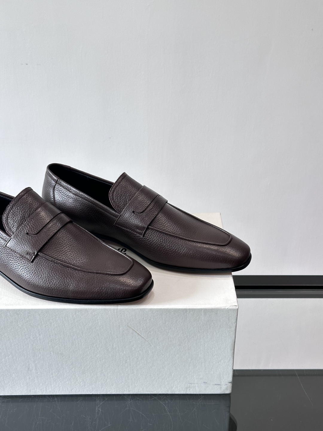 Berluti/布鲁提高端真皮大底正装皮鞋，采用进口牛皮鞋面 柔软有型，手工改色工艺，低调奢华气质，舒适