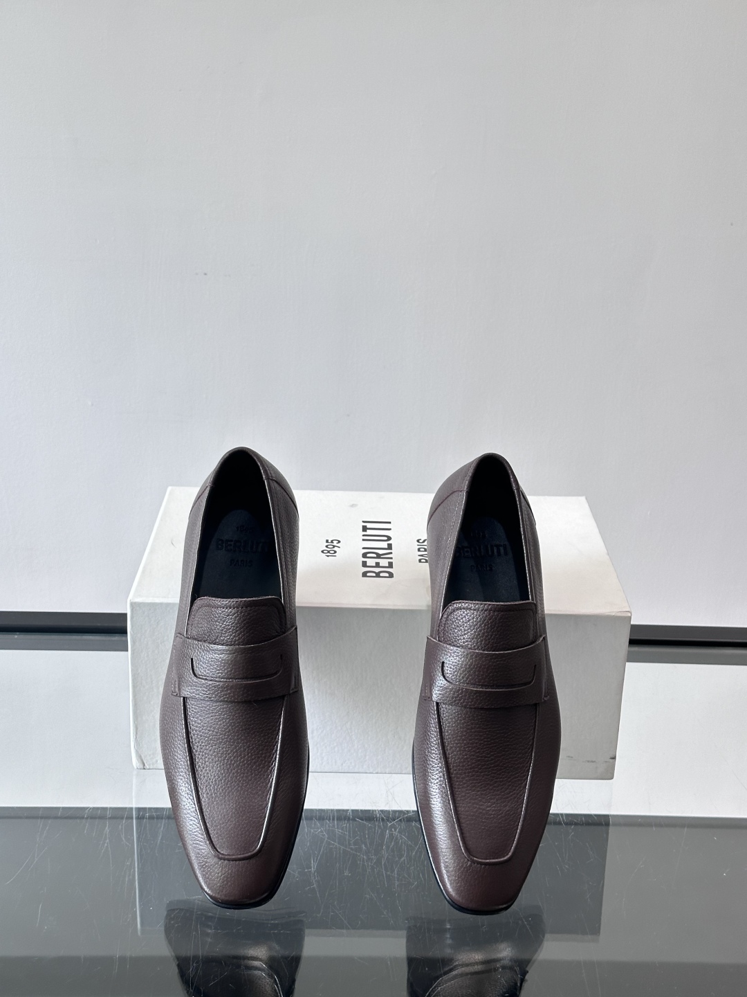 Berluti/布鲁提高端真皮大底正装皮鞋，采用进口牛皮鞋面 柔软有型，手工改色工艺，低调奢华气质，舒适