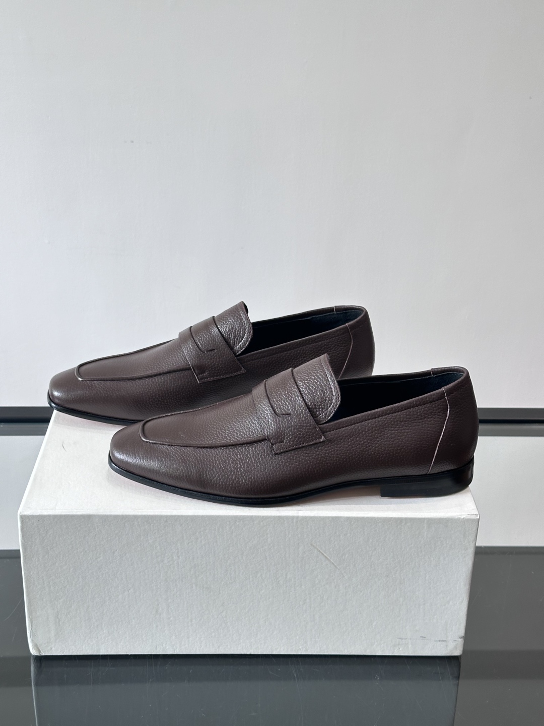 Berluti/布鲁提高端真皮大底正装皮鞋，采用进口牛皮鞋面 柔软有型，手工改色工艺，低调奢华气质，舒适