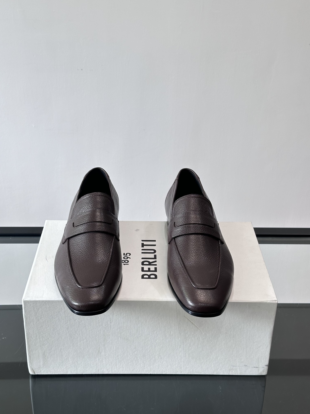 Berluti/布鲁提高端真皮大底正装皮鞋，采用进口牛皮鞋面 柔软有型，手工改色工艺，低调奢华气质，舒适