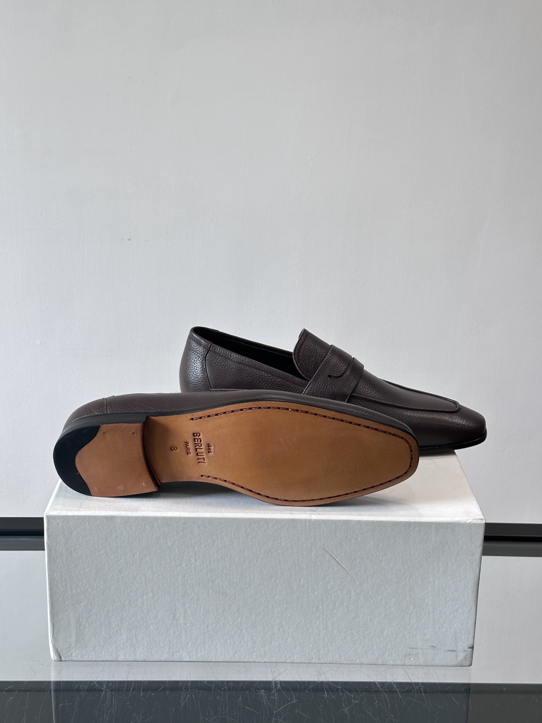 Berluti/布鲁提高端真皮大底正装皮鞋，采用进口牛皮鞋面 柔软有型，手工改色工艺，低调奢华气质，舒适