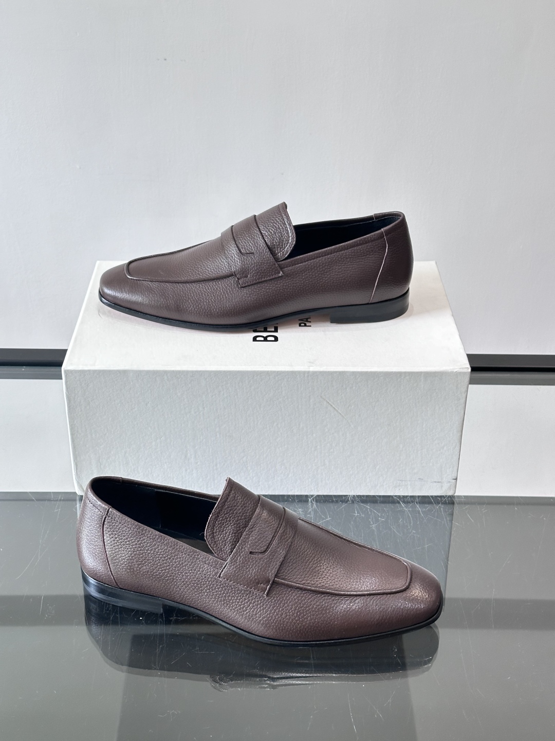 Berluti/布鲁提高端真皮大底正装皮鞋，采用进口牛皮鞋面 柔软有型，手工改色工艺，低调奢华气质，舒适