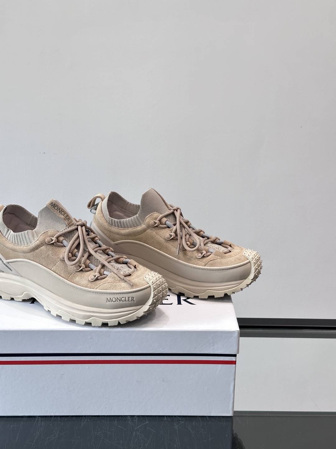 Moncler Outdoor Lace-Up Sneakers: Comfort, Style, and Innovation 8 cmp i1758619416202 4258 0 6