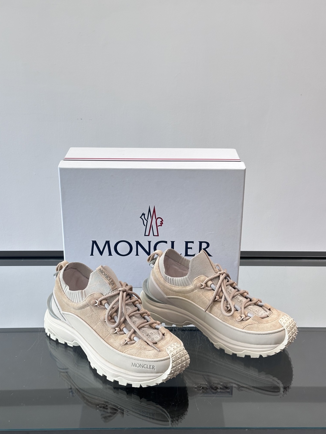 Moncler Outdoor Lace-Up Sneakers: Comfort, Style, and Innovation 6 cmp i1758619416241 6408 0 4