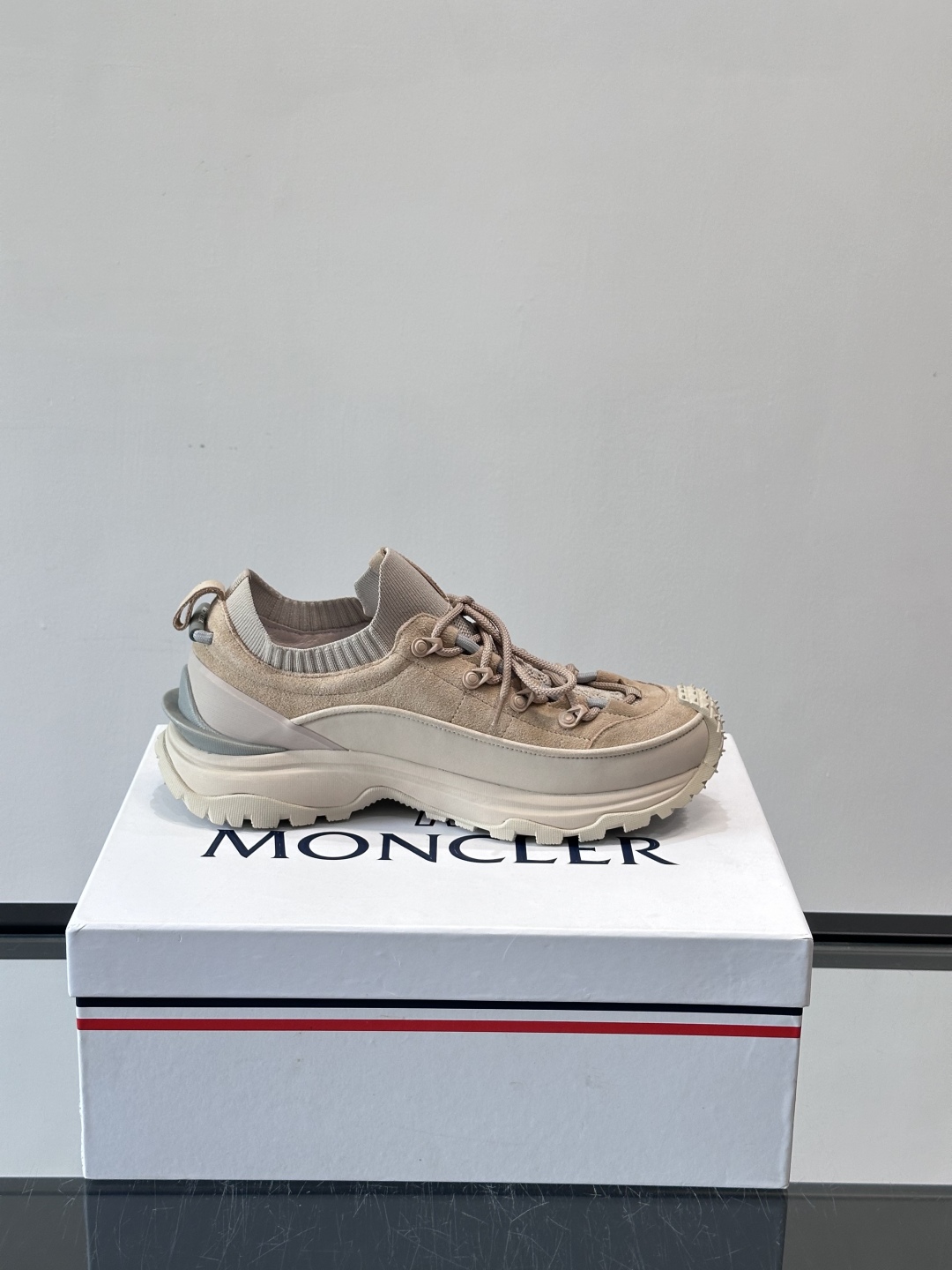 Moncler Outdoor Lace-Up Sneakers: Comfort, Style, and Innovation 9 cmp i1758619417945 8167 0 7