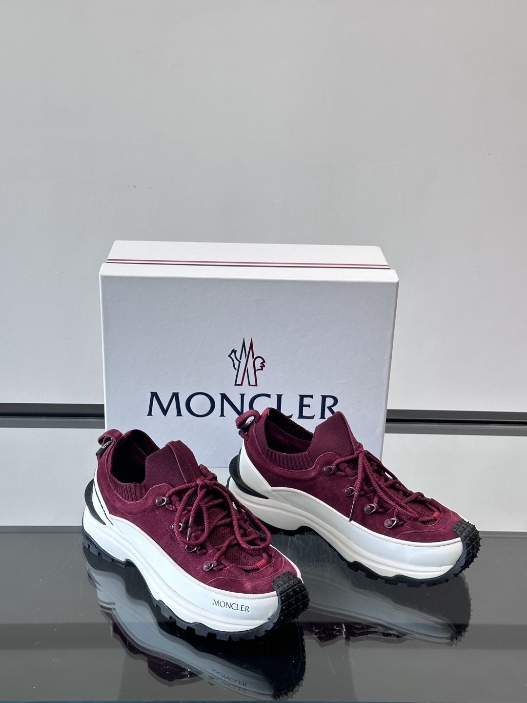 Moncler Outdoor Lace-Up Sneakers: Comfort, Style, and High-Performance Design 6 cmp i1758619432146 1923 0 4