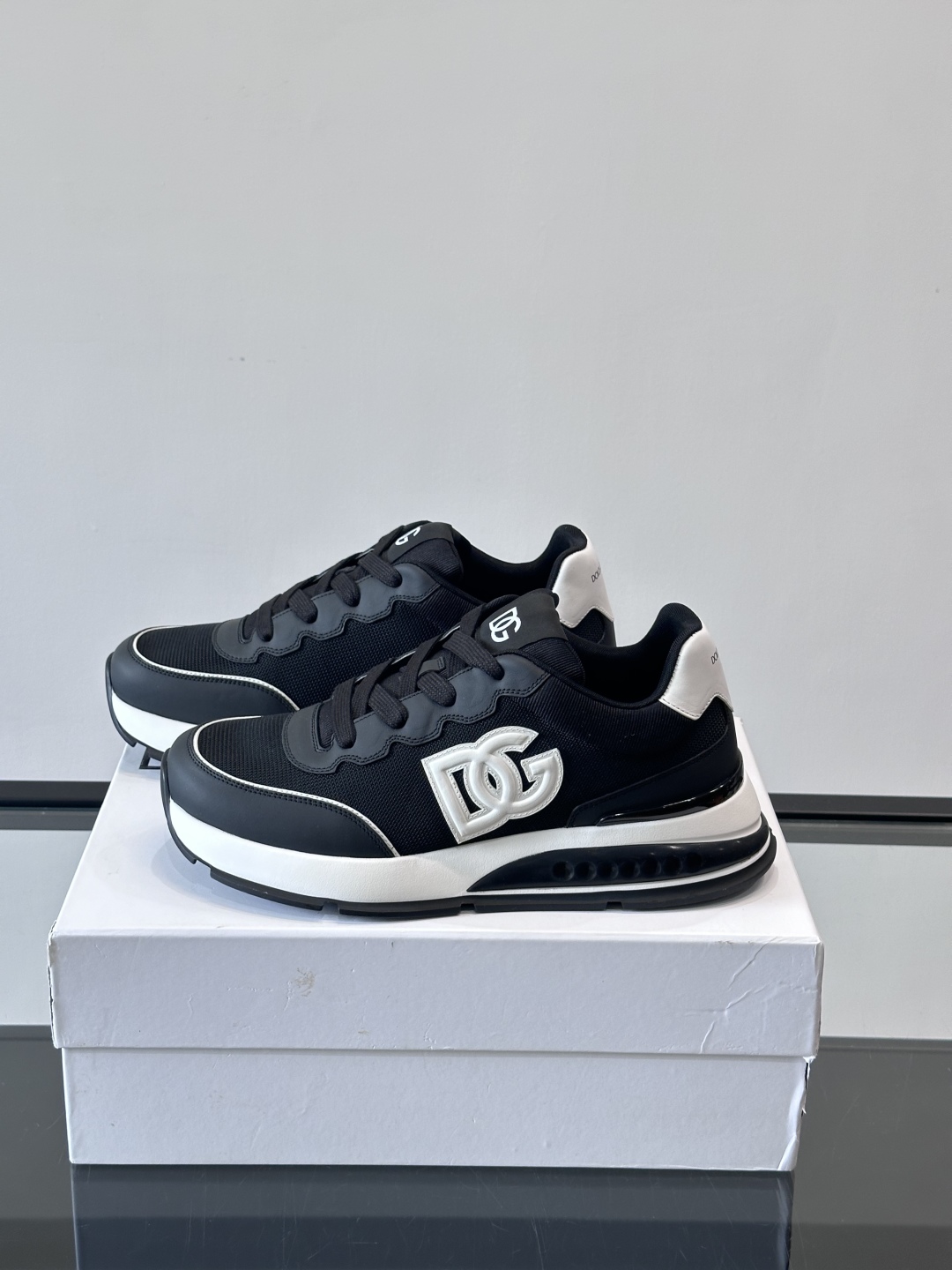 Dolce&Gabbana Men's Leather Sneakers - Stylish, Comfortable, and Durable 4 cmp i1758619709439 8545 0 2