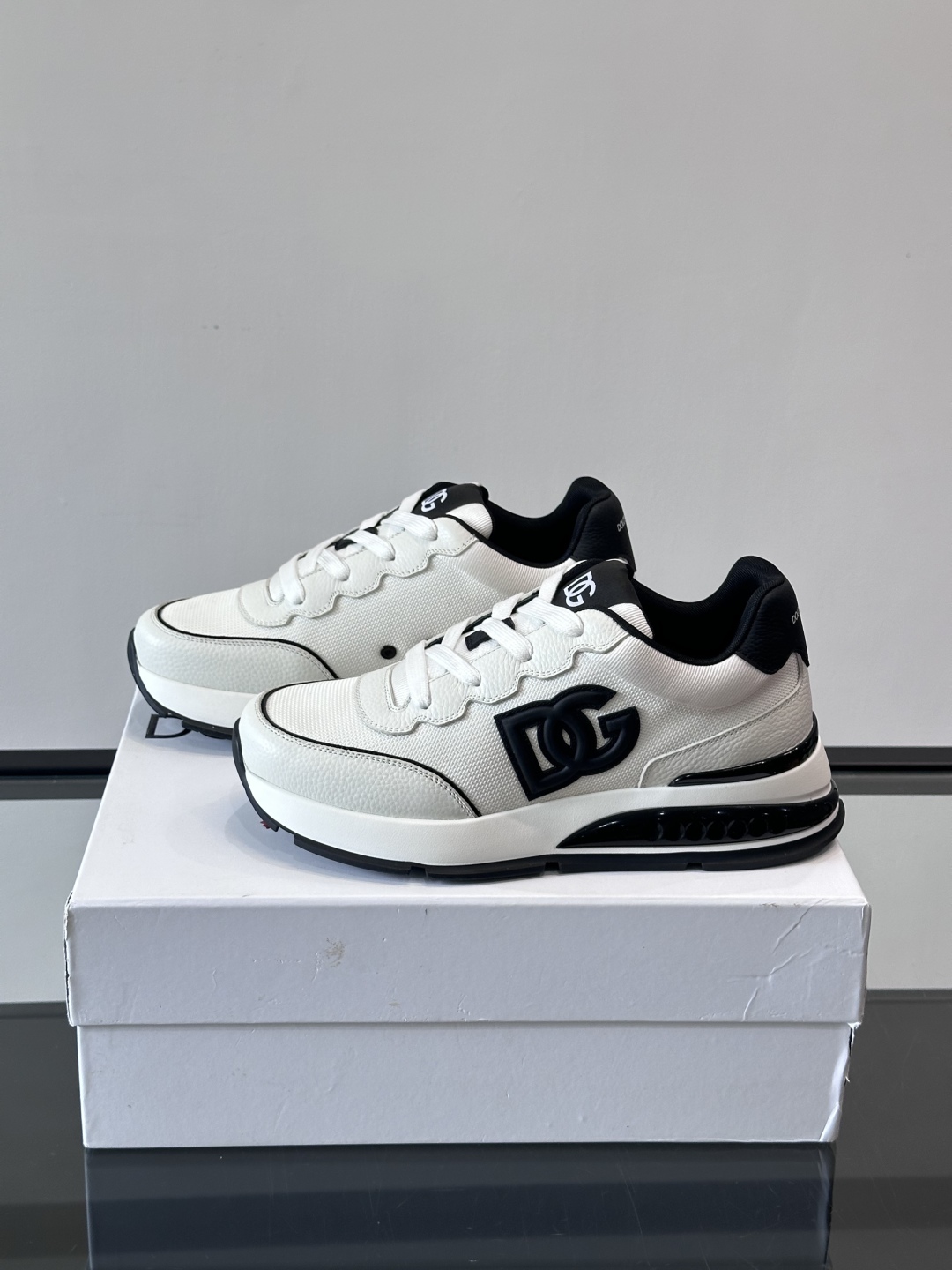 Dolce&Gabbana Men's Leather Casual Sneakers - Fashionable Lace-up Design 4 cmp i1758619876852 2471 0 2