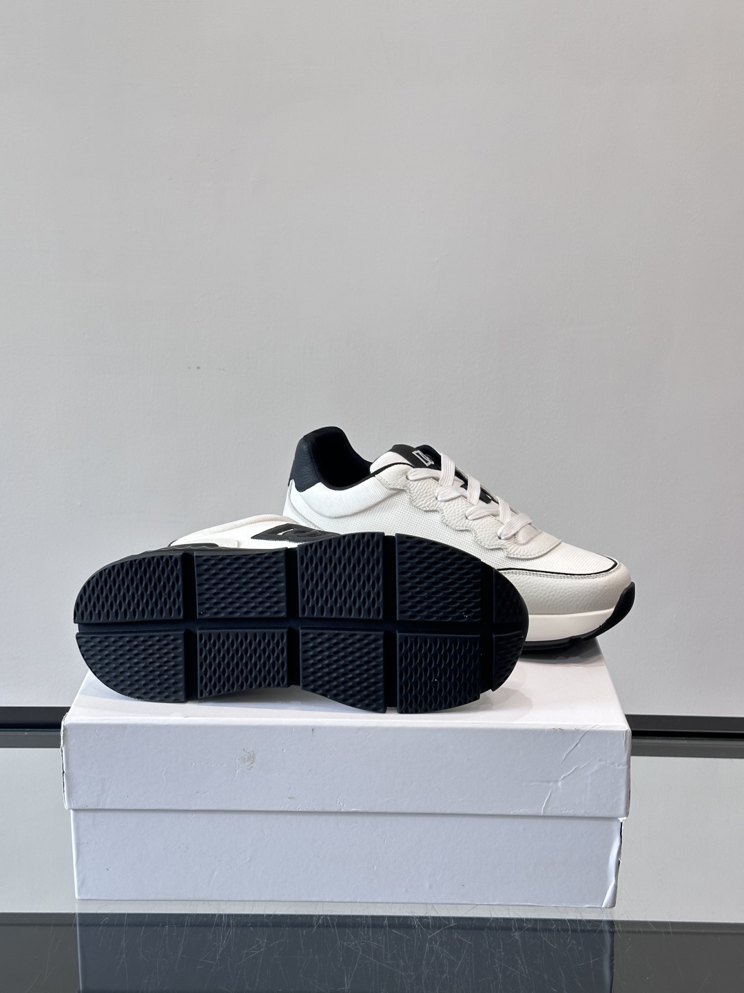 Dolce&Gabbana Men's Leather Casual Sneakers - Fashionable Lace-up Design 10 cmp i1758619879178 4806 0 8