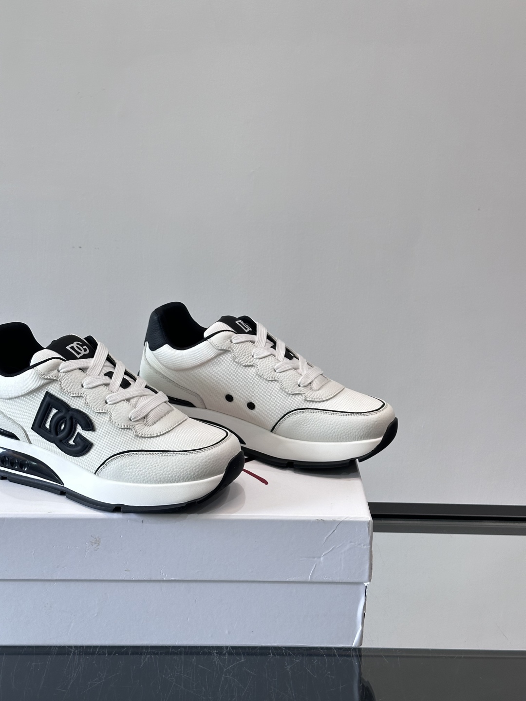 Dolce&Gabbana Men's Leather Casual Sneakers - Fashionable Lace-up Design 8 cmp i1758619879212 8915 0 6