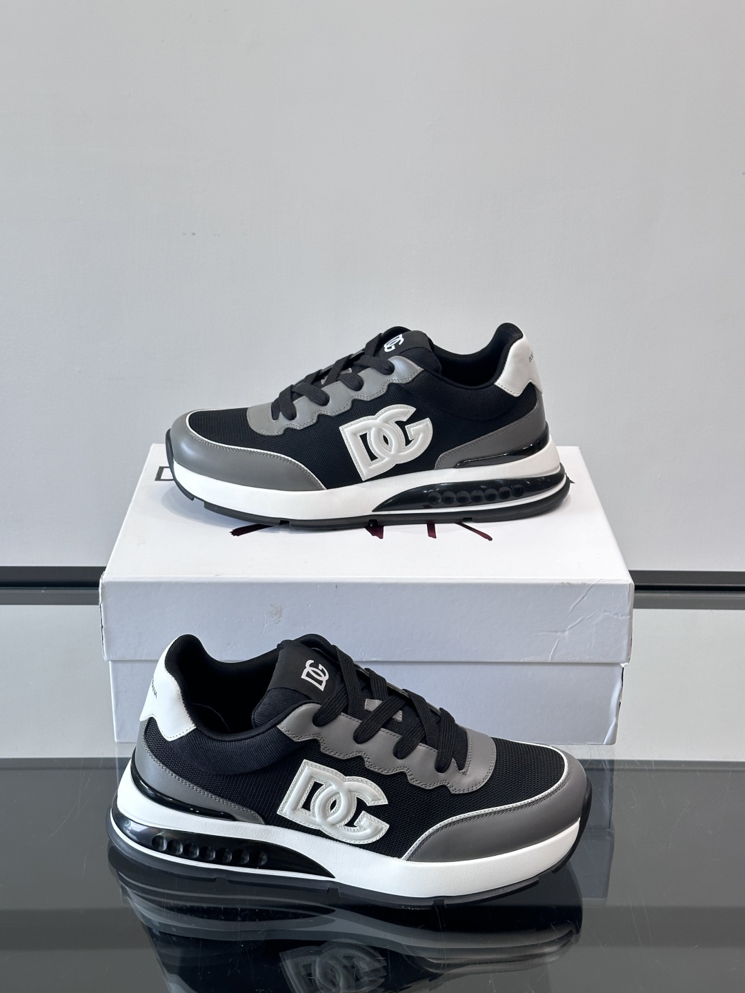 Dolce&Gabbana Men's Leather Lace-Up Sneakers - Stylish & Comfortable 5 cmp i1758619909319 1483 0 3