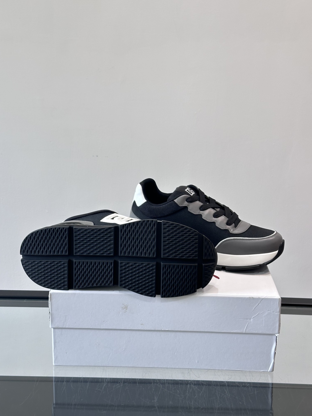 Dolce&Gabbana Men's Leather Lace-Up Sneakers - Stylish & Comfortable 10 cmp i1758619911812 9099 0 8