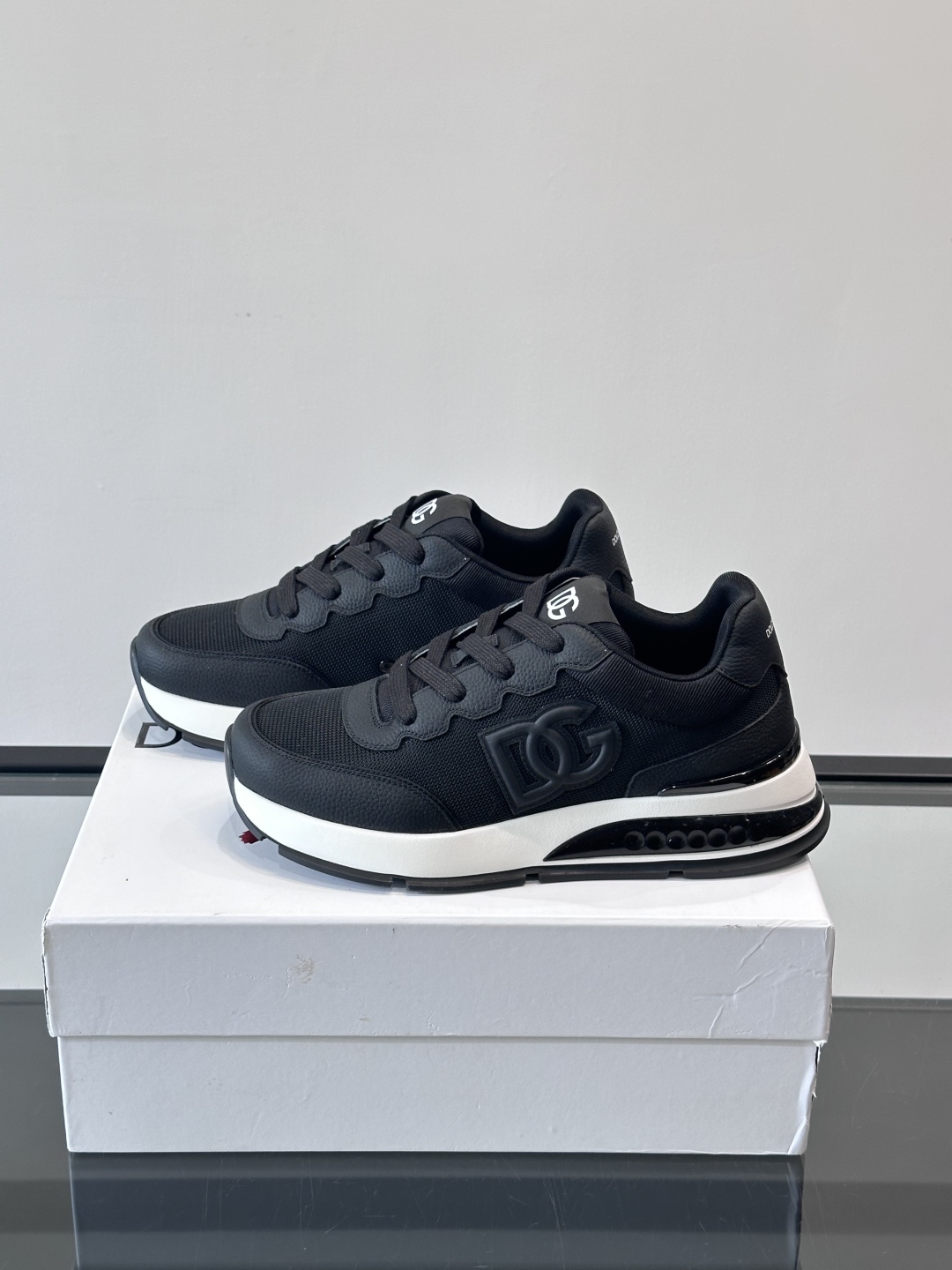 Dolce&Gabbana Men's Leather Sneakers - Stylish, Comfortable, and Durable 4 cmp i1758619926260 2805 0 2