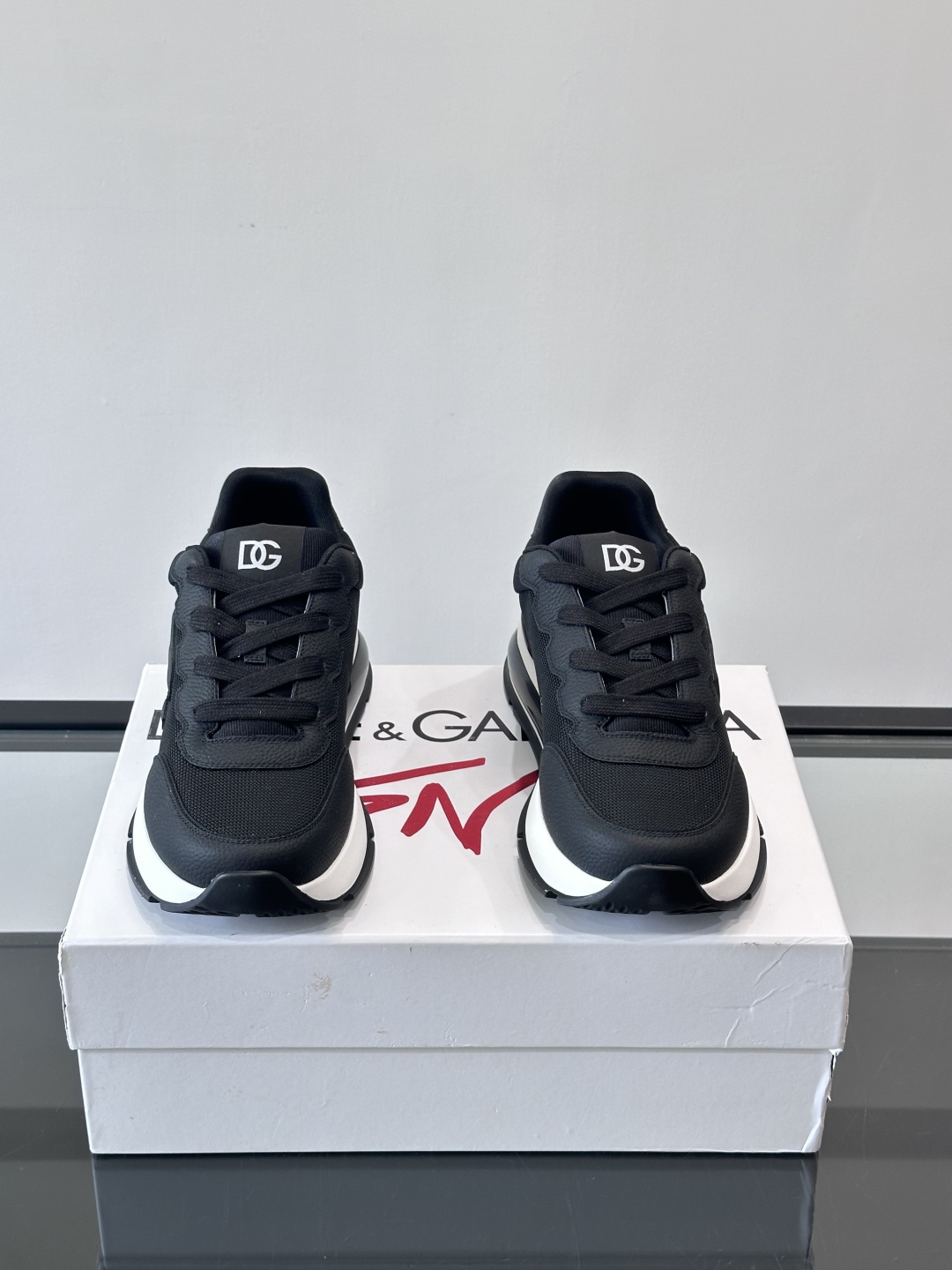 Dolce&Gabbana Men's Leather Sneakers - Stylish, Comfortable, and Durable 3 cmp i1758619926268 649 0 1
