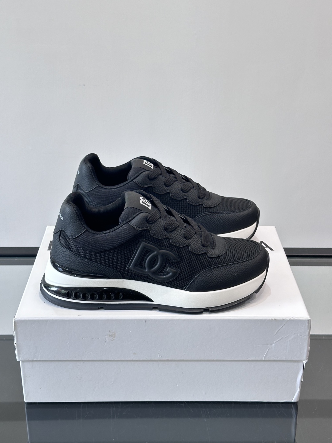 Dolce&Gabbana Men's Leather Sneakers - Stylish, Comfortable, and Durable 2 cmp i1758619926313 6399 0 0