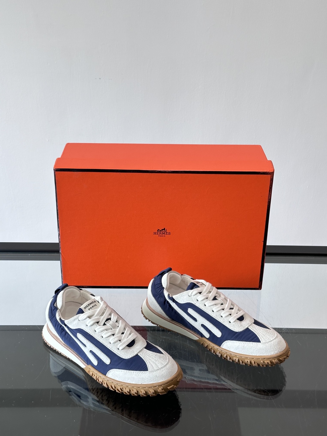 𝐇𝐞𝐫𝐦𝐞𝐬 𝐉𝐞𝐭 𝐒𝐧𝐞𝐚𝐤𝐞𝐫# 爱马仕新款情侣阿甘德训鞋 小白鞋 镂孔柔软小牛皮运动鞋，配有鞋底