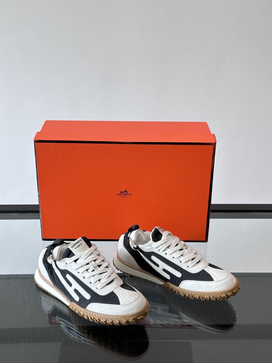 𝐇𝐞𝐫𝐦𝐞𝐬 𝐉𝐞𝐭 𝐒𝐧𝐞𝐚𝐤𝐞𝐫# 爱马仕新款情侣阿甘德训鞋 小白鞋 镂孔柔软小牛皮运动鞋,配有鞋底