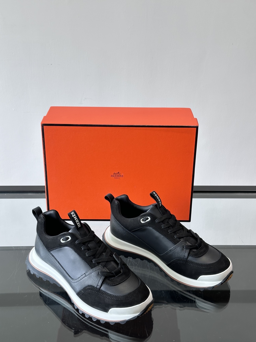 ◾️▫️H爱马仕运动鞋，鞋面小牛皮和网布拼接打造，进口材质，质感十足，轻盈鞋底装饰撞色图案，打造百搭时尚