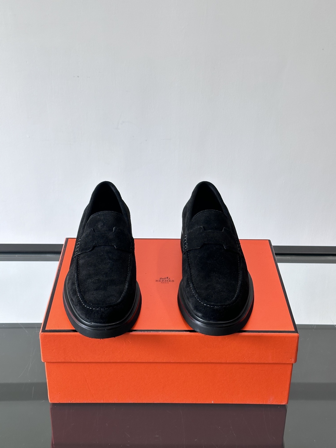 爱马仕Hermes皮鞋👞。2025高级感商务穿搭必备的男鞋~~进口原版牛皮，水染头层牛里，进口橡胶大底！