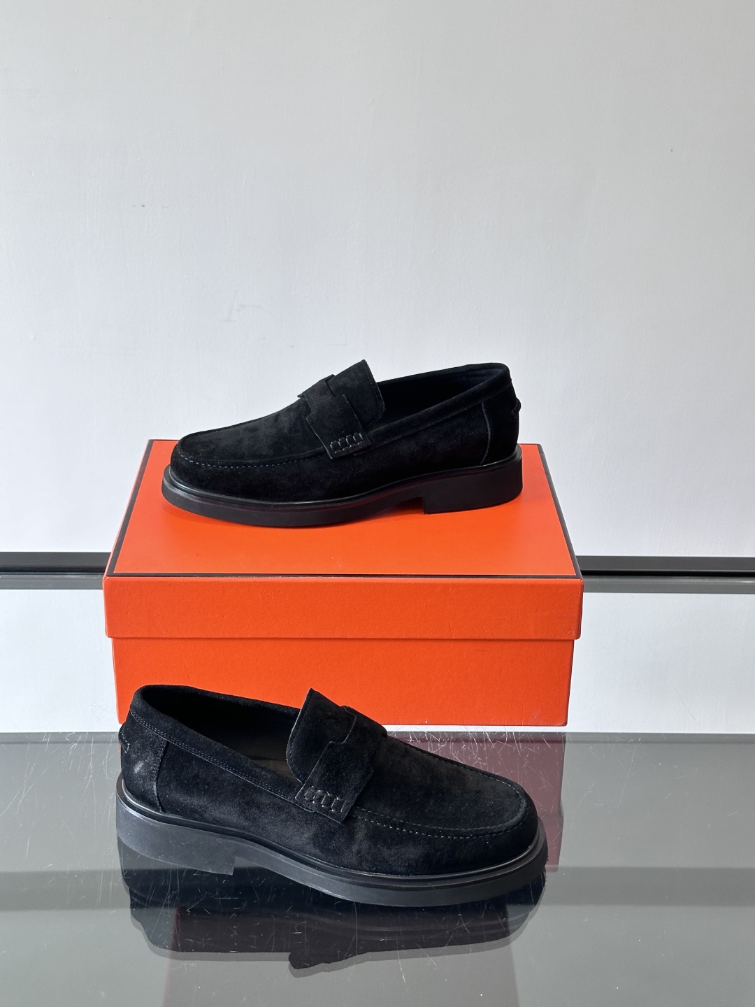 爱马仕Hermes皮鞋👞。2025高级感商务穿搭必备的男鞋~~进口原版牛皮，水染头层牛里，进口橡胶大底！