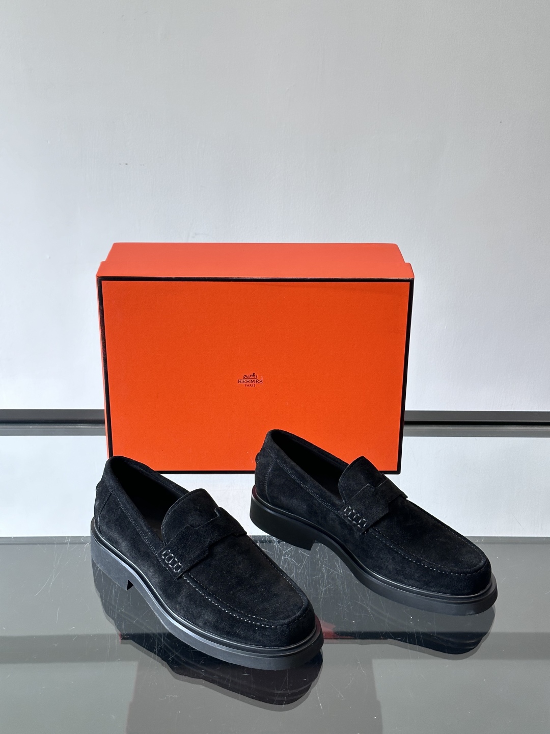 爱马仕Hermes皮鞋👞。2025高级感商务穿搭必备的男鞋~~进口原版牛皮，水染头层牛里，进口橡胶大底！