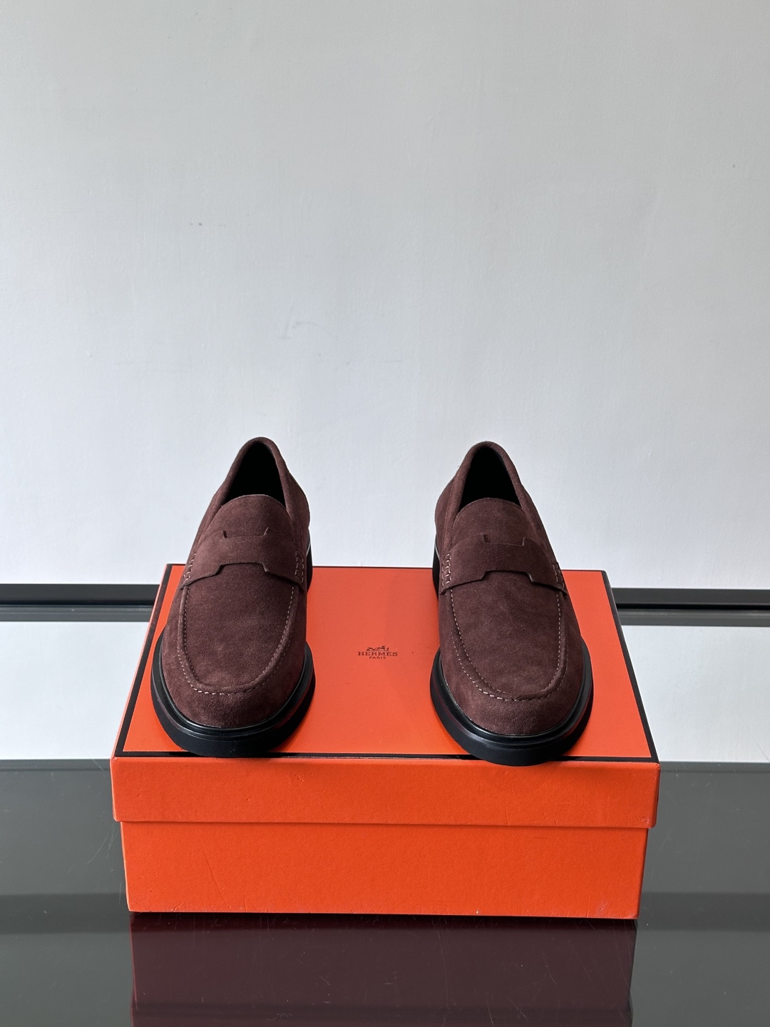 爱马仕Hermes皮鞋👞。2025高级感商务穿搭必备的男鞋~~进口原版牛皮，水染头层牛里，进口橡胶大底！