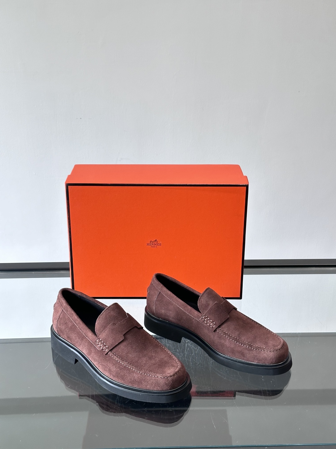 爱马仕Hermes皮鞋👞。2025高级感商务穿搭必备的男鞋~~进口原版牛皮，水染头层牛里，进口橡胶大底！