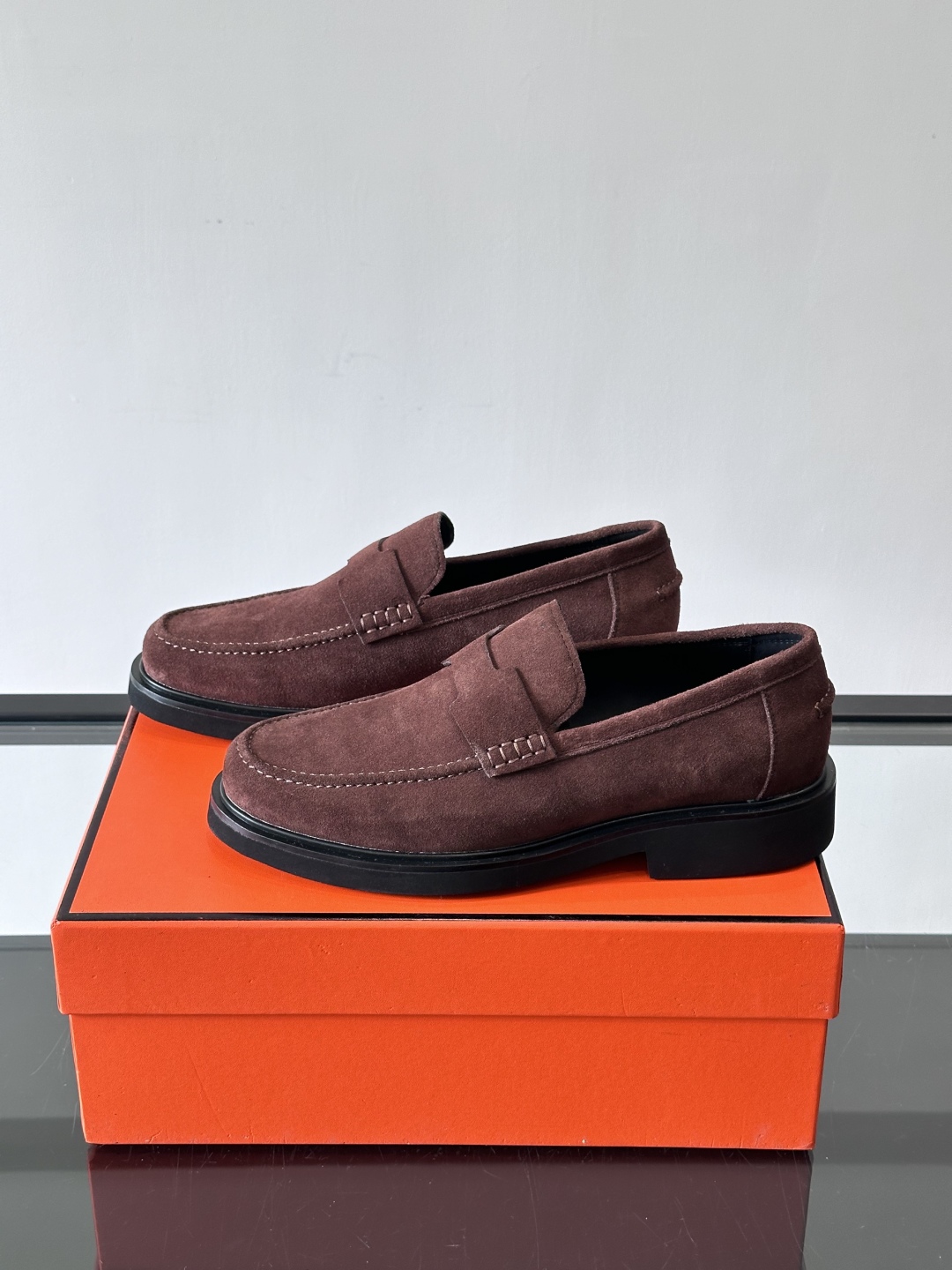 爱马仕Hermes皮鞋👞。2025高级感商务穿搭必备的男鞋~~进口原版牛皮，水染头层牛里，进口橡胶大底！