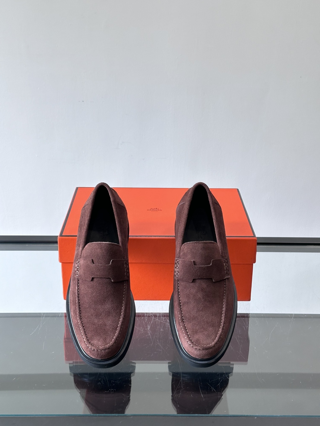爱马仕Hermes皮鞋👞。2025高级感商务穿搭必备的男鞋~~进口原版牛皮，水染头层牛里，进口橡胶大底！