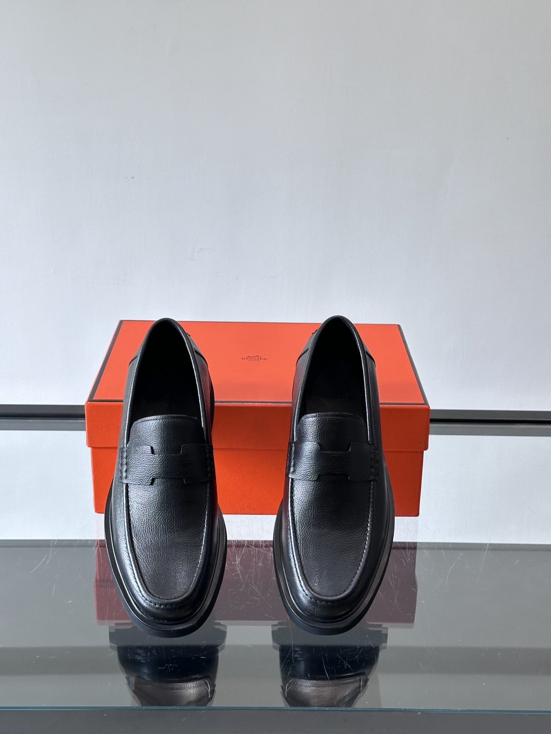 爱马仕Hermes皮鞋👞。2025高级感商务穿搭必备的男鞋~~进口原版牛皮，水染头层牛里，进口橡胶大底！