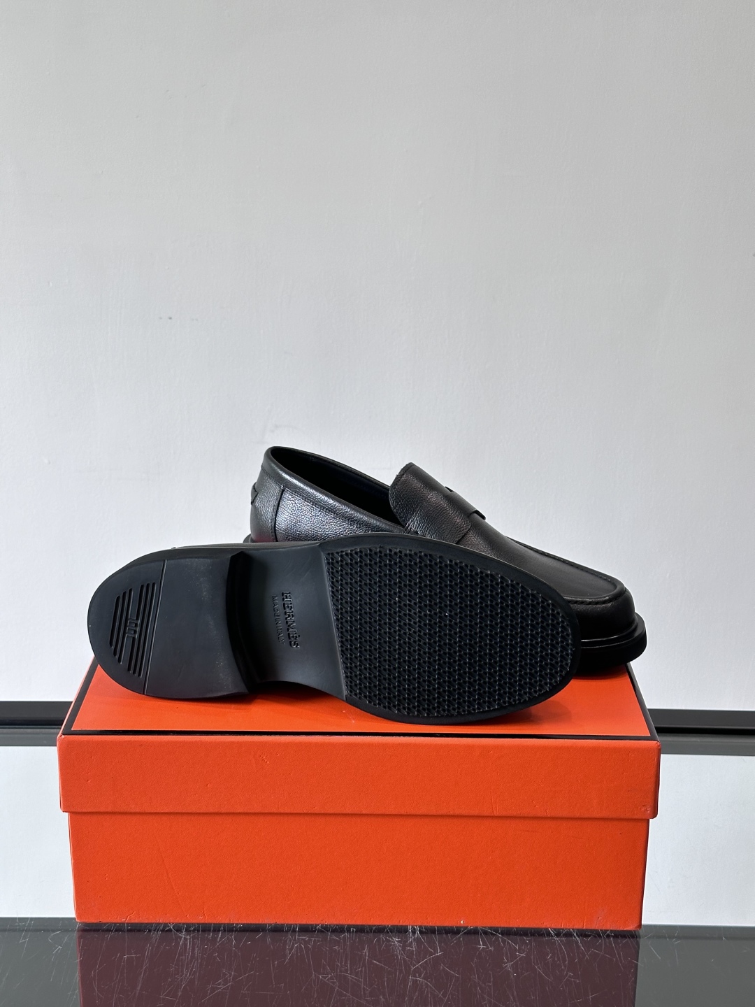 爱马仕Hermes皮鞋👞。2025高级感商务穿搭必备的男鞋~~进口原版牛皮，水染头层牛里，进口橡胶大底！