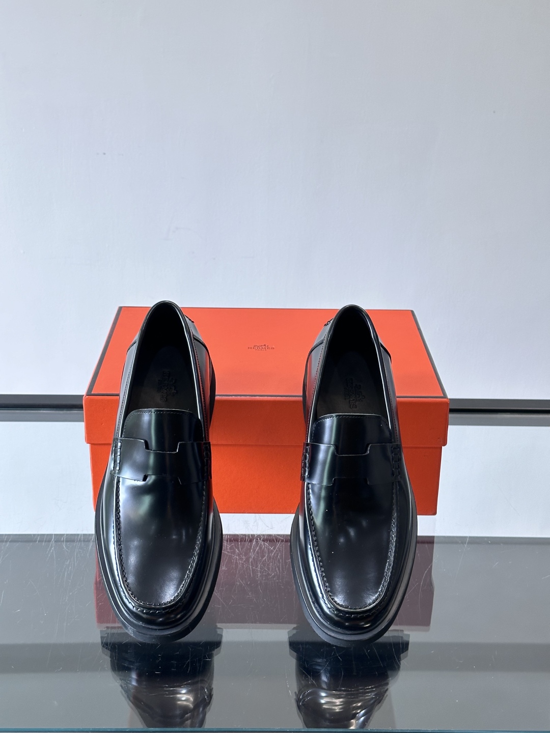 爱马仕Hermes皮鞋👞。2025高级感商务穿搭必备的男鞋~~进口原版牛皮，水染头层牛里，进口橡胶大底！