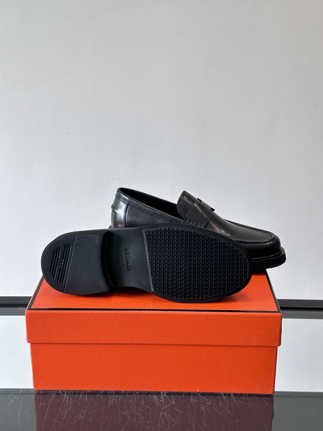爱马仕Hermes皮鞋👞。2025高级感商务穿搭必备的男鞋~~进口原版牛皮，水染头层牛里，进口橡胶大底！