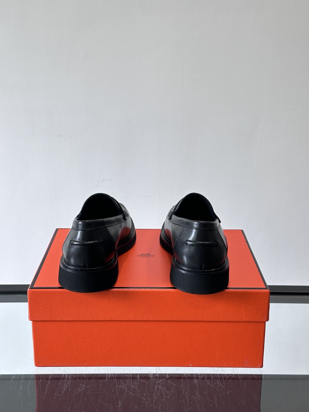 爱马仕Hermes皮鞋👞。2025高级感商务穿搭必备的男鞋~~进口原版牛皮，水染头层牛里，进口橡胶大底！
